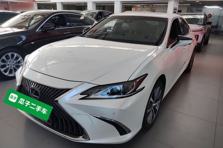 Used Lexus ES 2020 300h Premier Edition