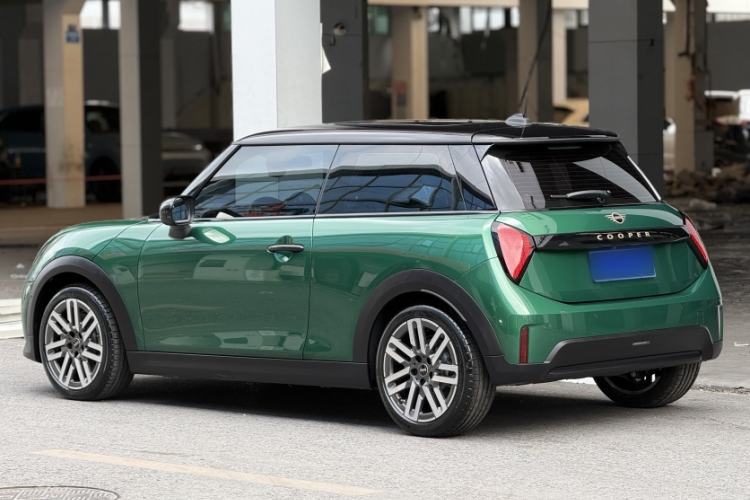 Used MINI 2025 1.5T COOPER Classic Edition
