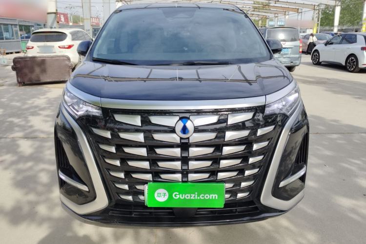 Used Denza D9 2022 DM-i 1040 Prestige Model Front