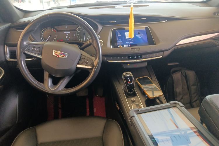 Used Cadillac XT4 2020 Revised Version 28T Two-Wheel Drive Tech Edition Center Console