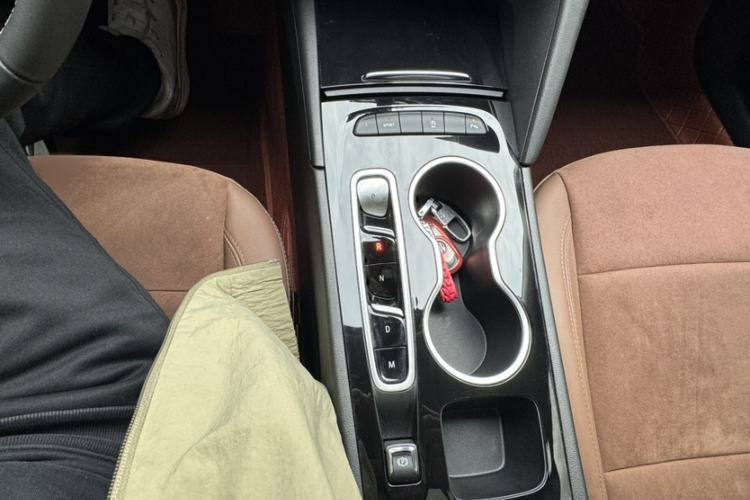 Used Buick Regal 2024 28T Luxury Edition Gear Lever