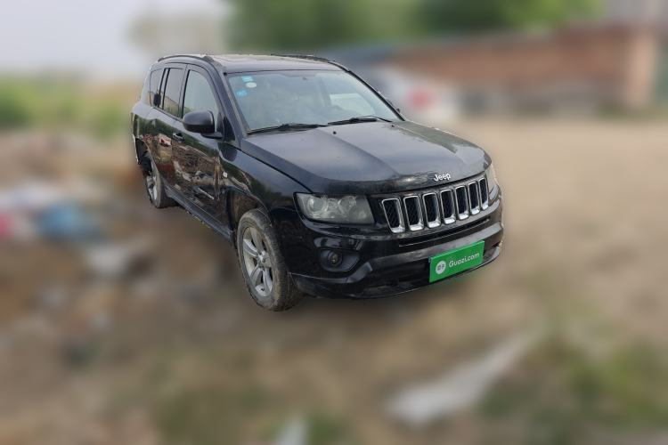 Used Jeep Compass 2014 2.4L four-wheel drive sport version Front Right 45 Deg