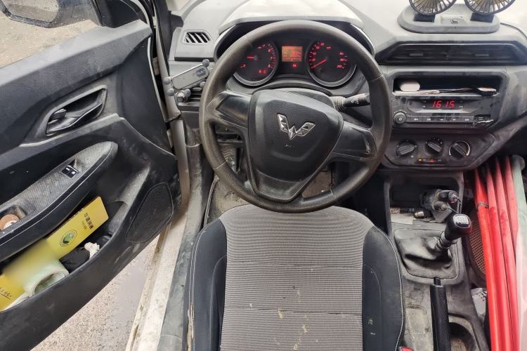 Used Wuling Hongguang 2019 1.5L S Basic Window-Sealed Vehicle China VI LAR Steering Wheel
