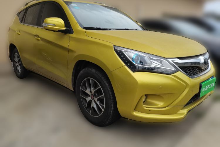 Used BYD Song 2016 Gaishi Edition 1.5TID Automatic Luxury Model Front Right 45 Deg