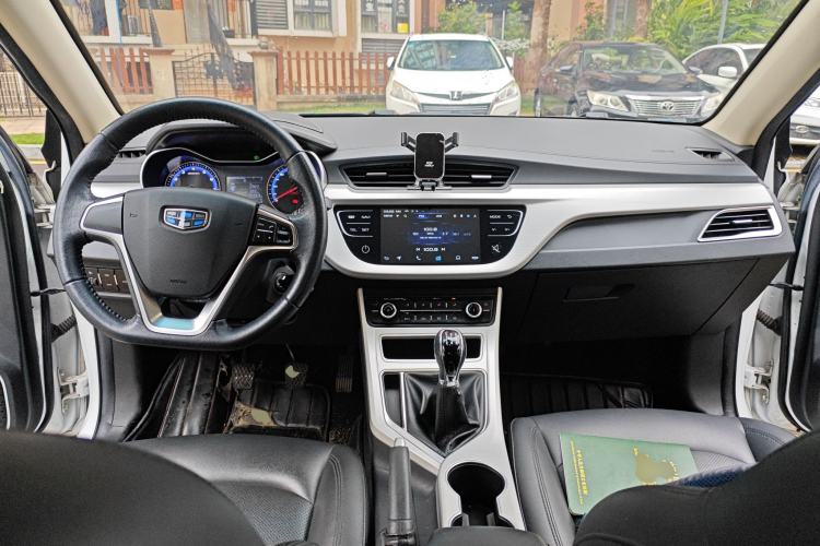 Used Geely Auto Vision 2018 1.5L Manual Happiness Edition Center Console