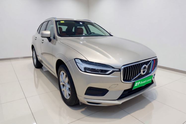 Used Volvo XC60 2018 T5 4x4 Zhiyi Edition Front Right 45 Deg