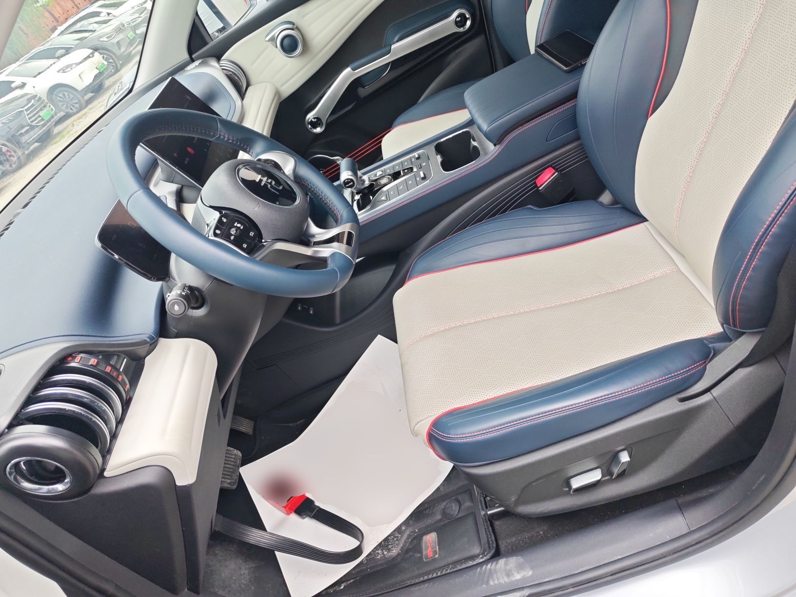 المقاعد الأمامية داخل السيارة