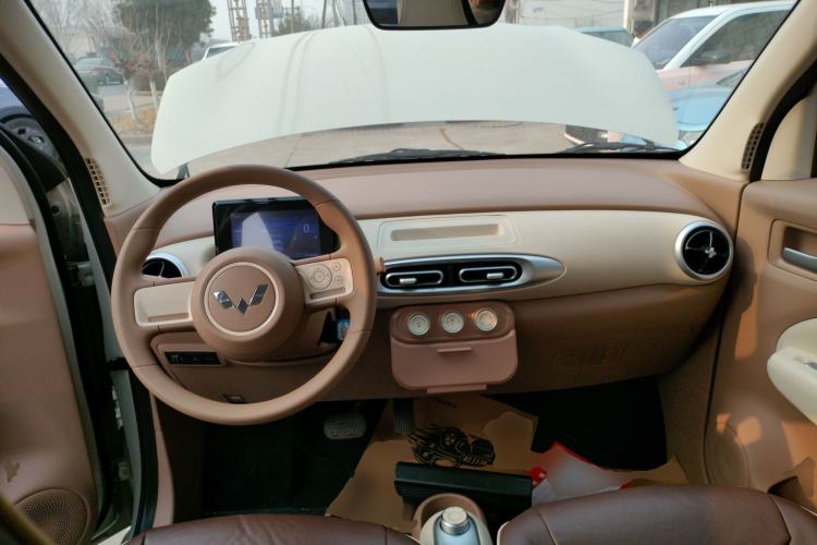 Used Wuling Hongguang MINIEV 2025 Four-Door Version Advanced Edition Center Console