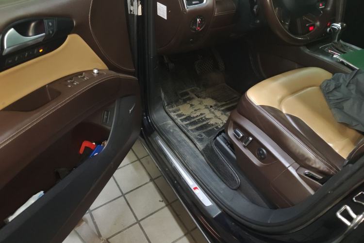 Used Audi Q7 2014 35 TFSI Exclusive Edition Driver Seat