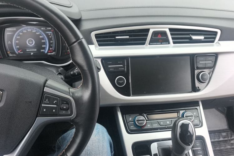 Used Geely Auto Emgrand X7 Sport 2016 1.8TD Automatic ZhiZun Version Center Console