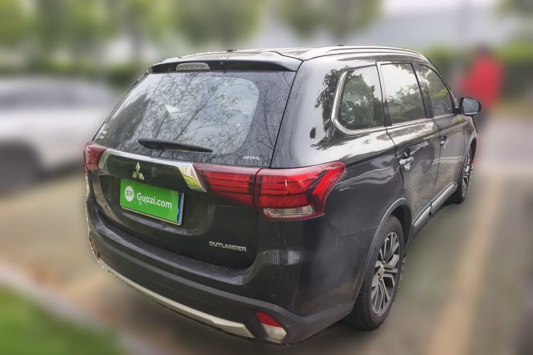 Used Mitsubishi Outlander 2016 2.4L 4x4 Luxury Edition 7-Seater
