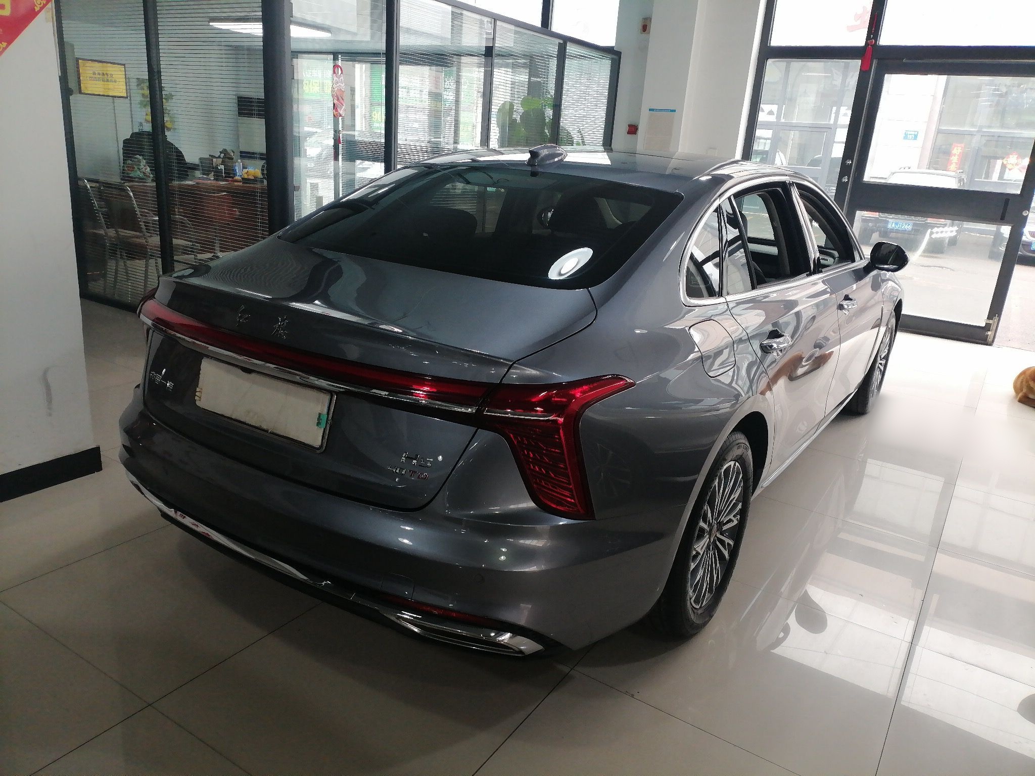 Hongqi H5 2023 2.0T Automatic Smart Connect Flagship Edition - Chinese Trim Xiang — снимка 4