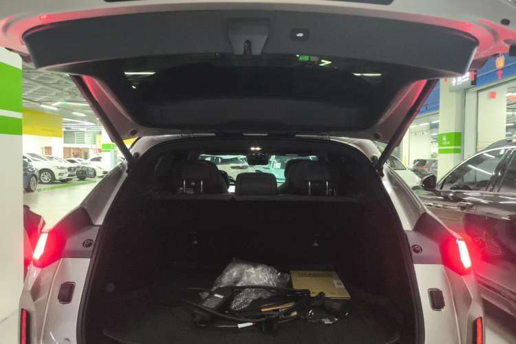 Used Lynk & Co 08 EM-P 2023 120km Long-Range Halo