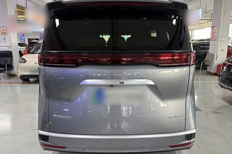 Used Denza D9 2022 DM-i 970 Four-Wheel Drive Flagship Model
