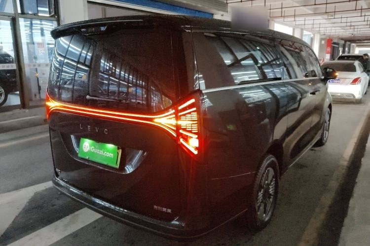 Used Geely Galaxy LEVC L380 2024 140-Degree 6-Seater All-Wheel-Drive Ultra