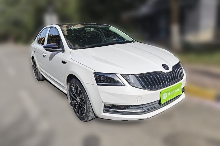 Used Skoda Octavia 2018 TSI280 DSG Luxury Edition Front Right 45 Deg