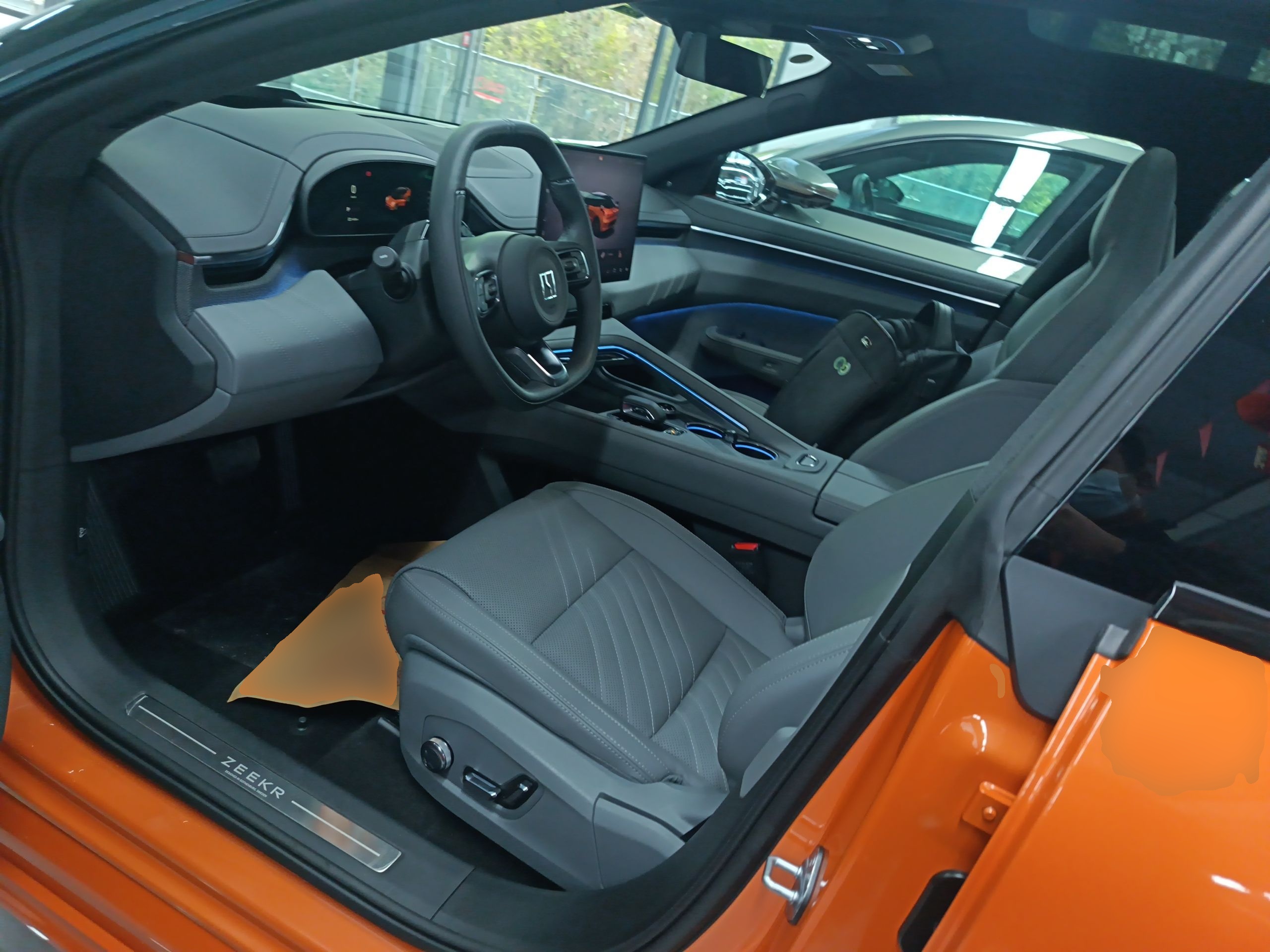 Переднее сиденье в автомобиле