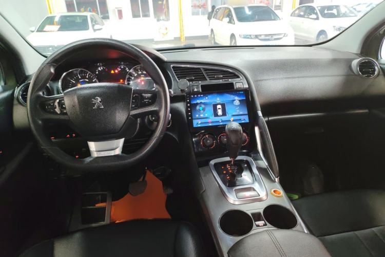 Used Peugeot 3008 2016 2.0L Automatic Classic Edition Center Console