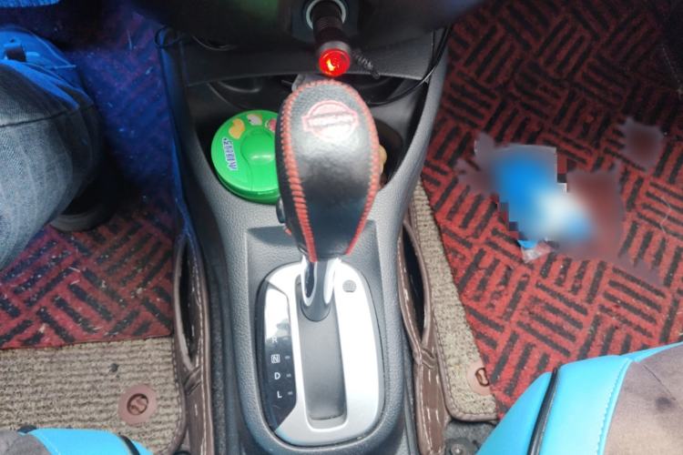 Used Nissan Livina 2015 1.6XE CVT Comfort Edition Gear Lever