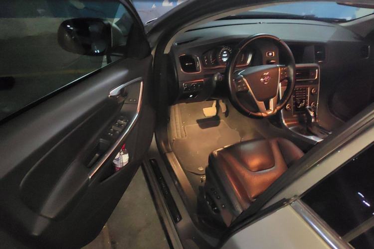 Used Volvo S60 2014 T5 Zhiyi Edition
