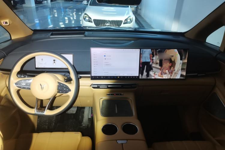 Used VOYAH Dream 2025 PHEV Four-Wheel Drive Prestige Kunpeng Edition
