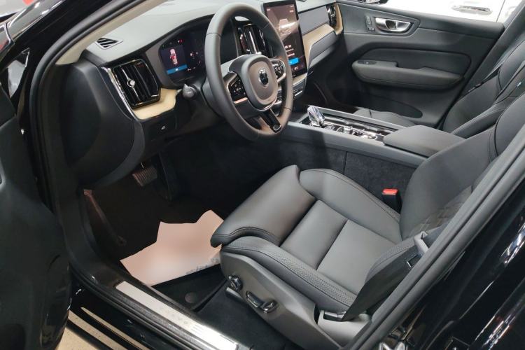 Used Volvo XC60 2026 B5 4x4 Smart Luxury Edition