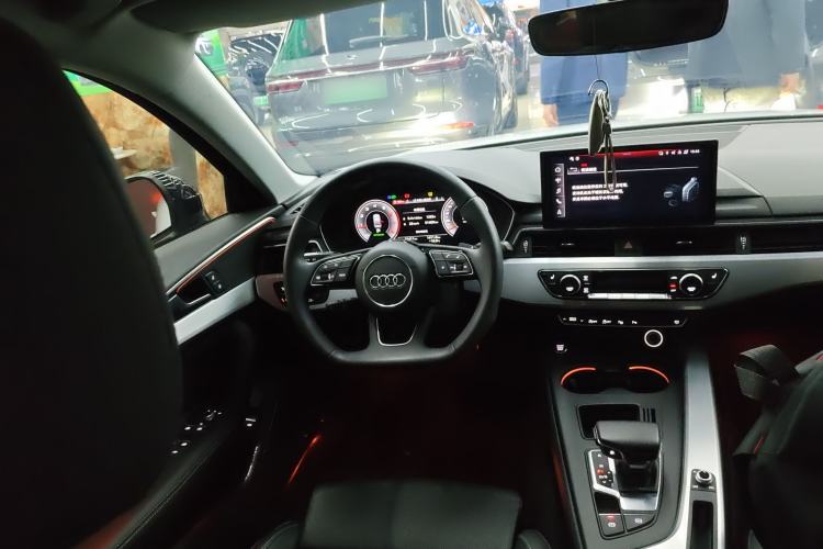 Used Audi A4L 2022 40 TFSI Luxury Dynamic Model Steering Wheel