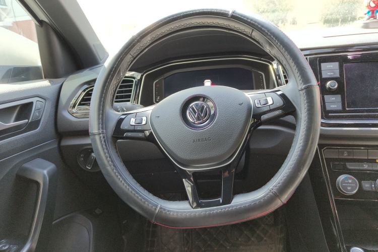 Used Volkswagen T-ROC 2019 280TSI DSG Two-Wheel-Drive Luxury Model China VI Standard Steering Wheel