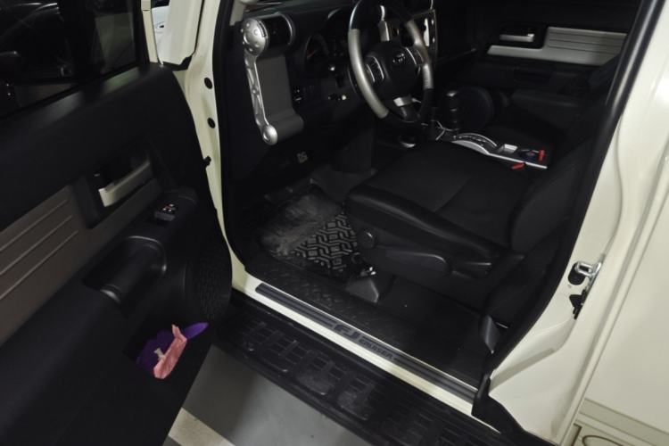 Used Toyota FJ Cruiser 2019 4.0L XTREME Eight-Cylinder Dual Fuel Tanks JBL Middle East Driver Seat