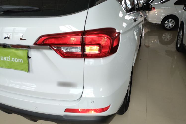 Used Haval M6 2019 1.5T DCT Two-Wheel Drive Elite Version China VI Standard Exterior 3