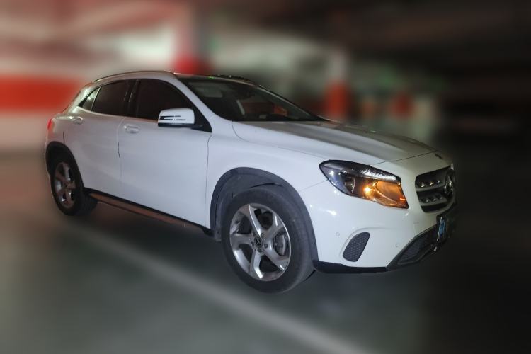 Used Mercedes-Benz GLA 2017 GLA 200 Sport Edition Front Right 45 Deg