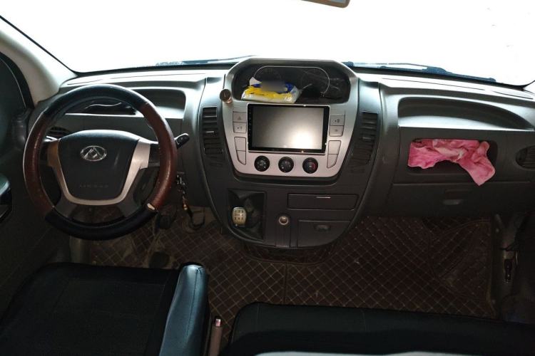 Used SAIC MAXUS Xintu V80 2017 2.5T 5-Speed Manual Aoyuntong National V Short Wheelbase Mid-Roof 5/6/10-Seater
