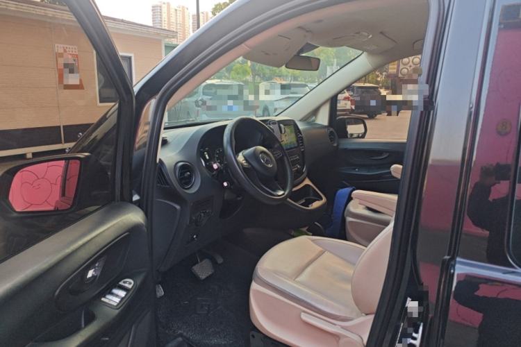 Used Mercedes-Benz Vito 2016 2.0T Elite Version 9-seater