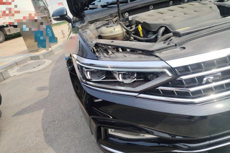 Used Volkswagen Magotan 2023 2 Million Units Limited-Edition 380TSI DSG Flagship Version Right Front Headlight