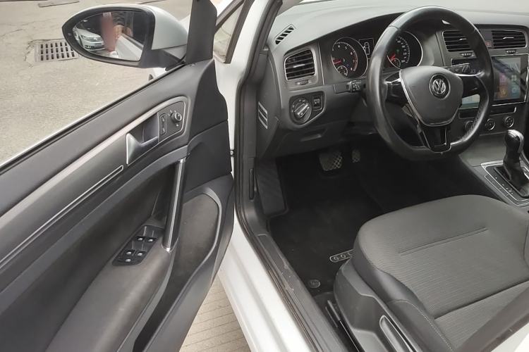 Used Volkswagen Golf 2015 1.4TSI Automatic Comfort Model Driver Seat