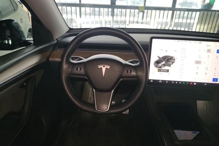 Used Tesla Model Y 2022 Long-Range All-Wheel-Drive Version Steering Wheel