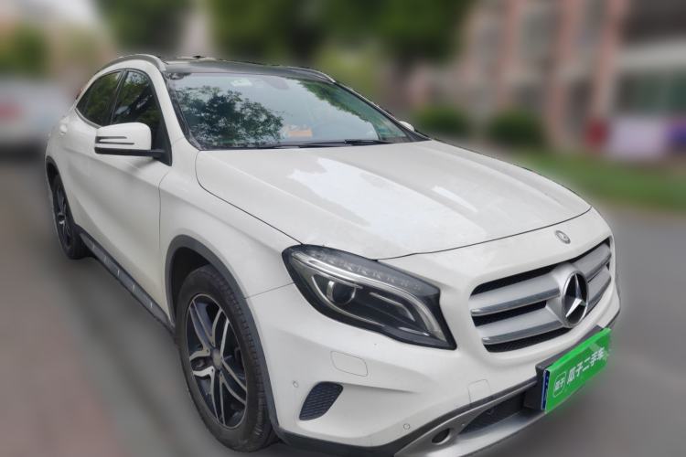 Used Mercedes-Benz GLA 2015 GLA 200 Fashion Model Front Right 45 Deg