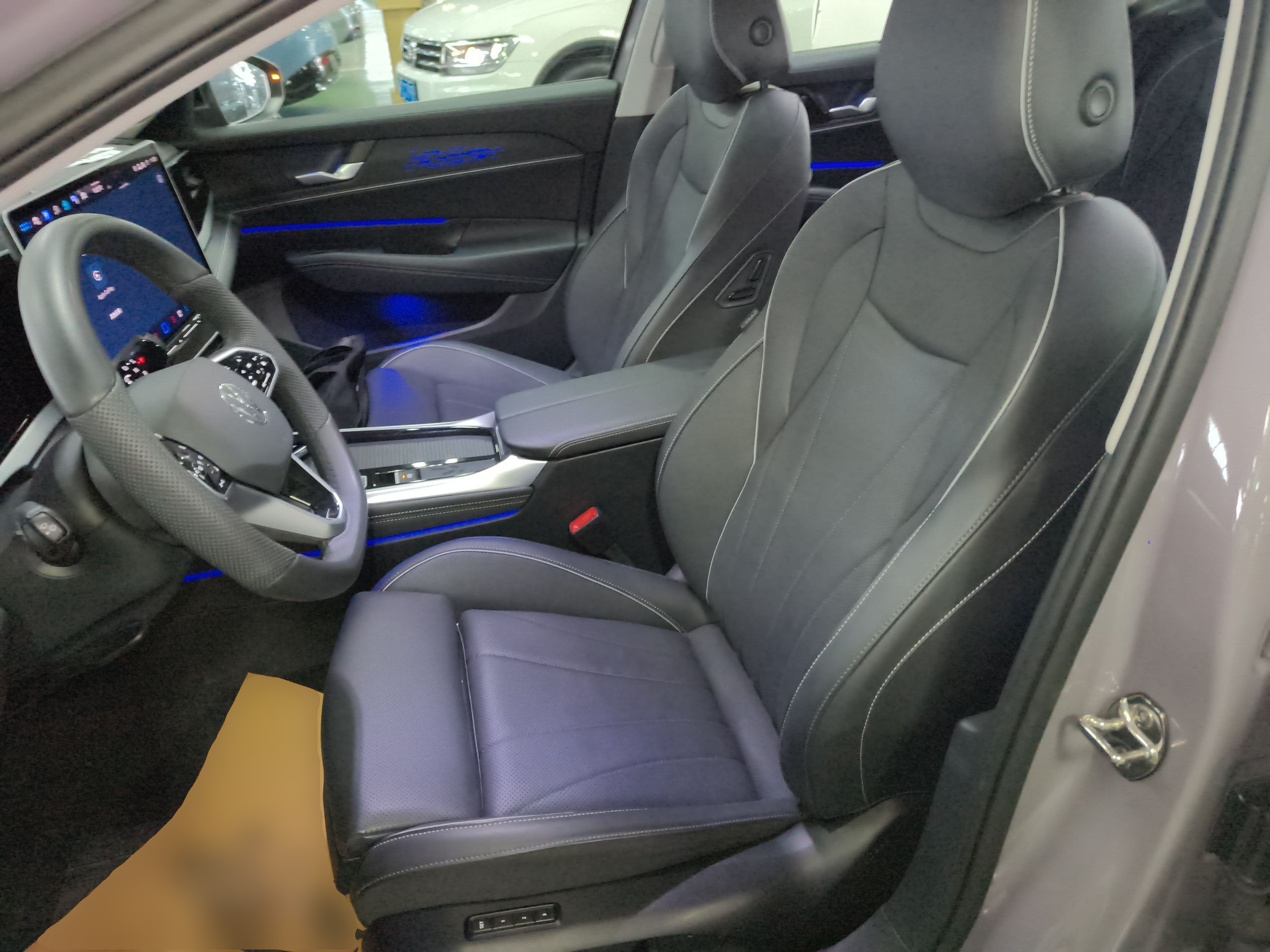 Переднее сиденье в автомобиле