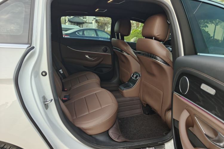 Used Mercedes-Benz E-Class 2022 E 300 L Sporty and Stylish Model Interior 3