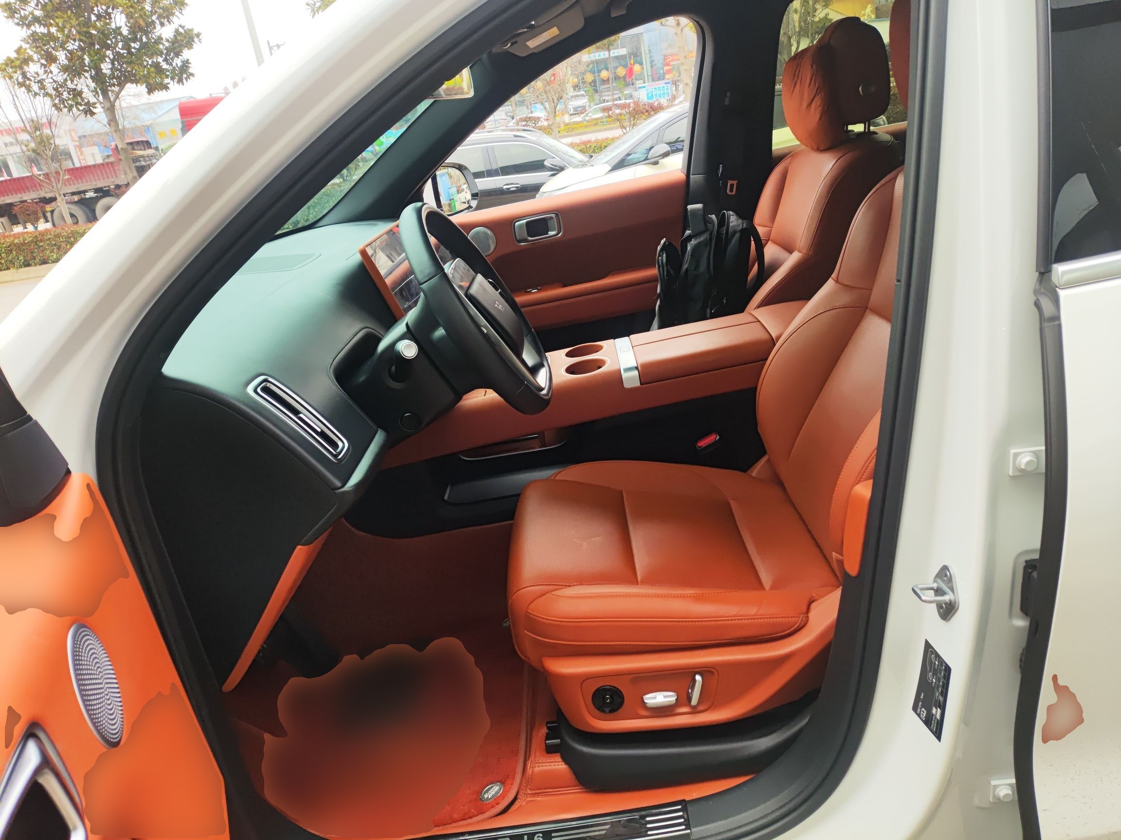 المقاعد الأمامية داخل السيارة