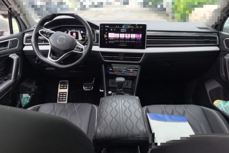 Used Volkswagen Tiguan L 2023 Restyled 330TSI Automatic Two-Wheel Drive R-Line Enhanced Comfort Version Center Console