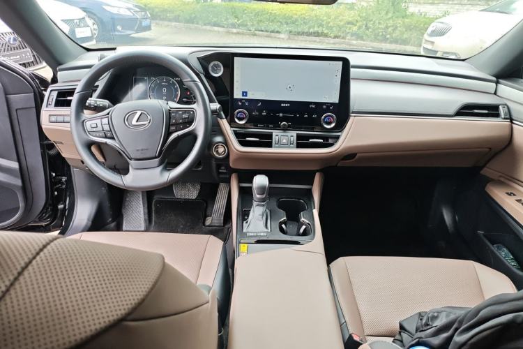 Used Lexus ES 2024 200 Premium Edition Center Console