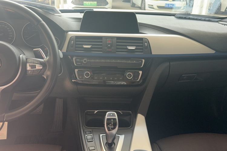 Used BMW 3 Series 2019 320i M Sport Package Audio And AC Panel