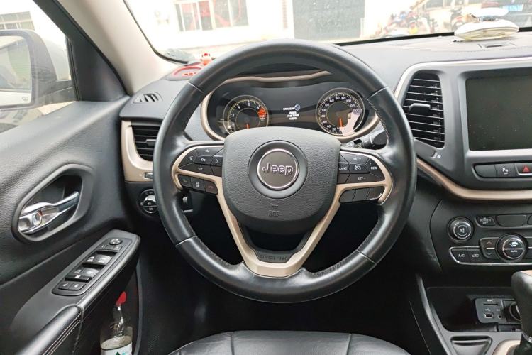 Used Jeep Cherokee 2017 2.0L Superior Edition