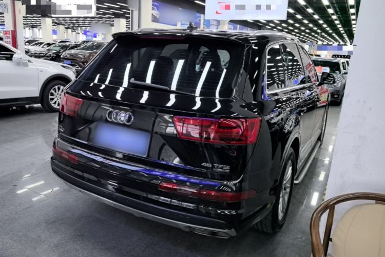 Used Audi Q7 2018 40 TFSI Comfort Model

