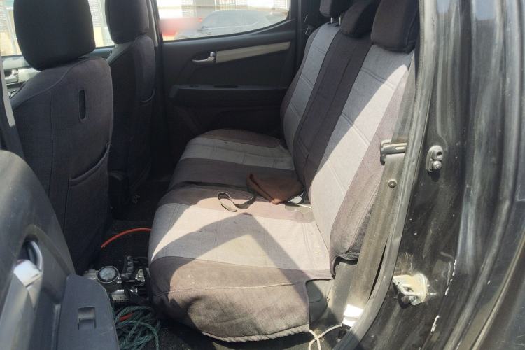 Used Isuzu D-MAX 2015 2.5T Two-Wheel Drive Automatic High-Performance Elite Version 4JK1 Left Rear Seat