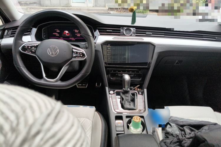 Used Volkswagen Magotan 2023 2 Million Units Commemorative Edition 330TSI DSG Luxury Version Center Console