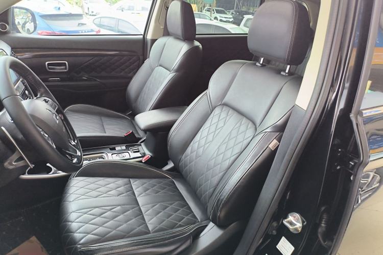 Used Mitsubishi Outlander 2020 2.4L 4x4 Zhi Xiang Edition 7-Seater
