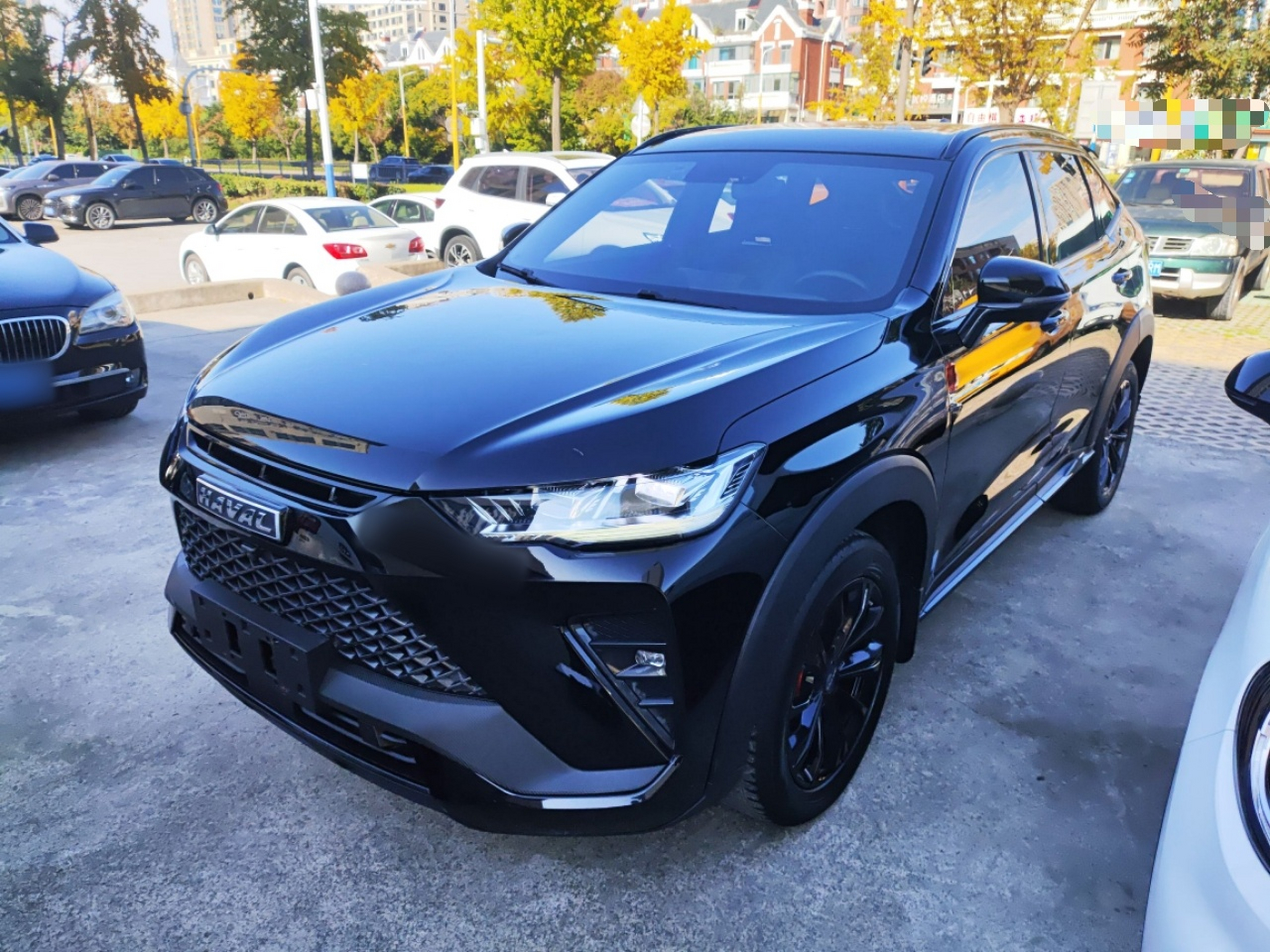 Под передней частью автомобиля