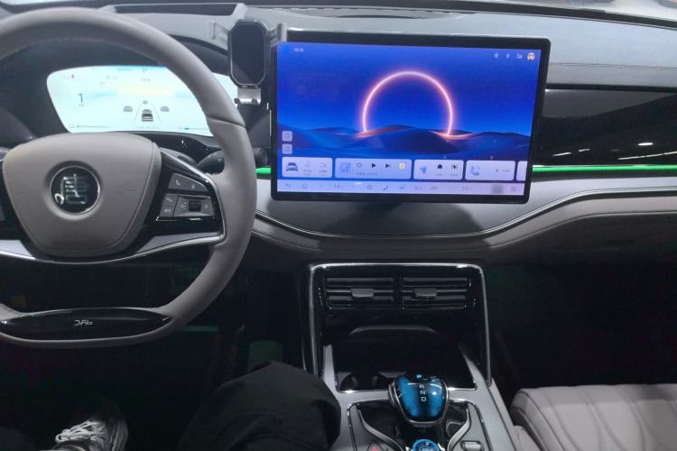 Used BYD Tang New Energy 2024 DM-i Glory Edition 112KM Flagship Model Center Console